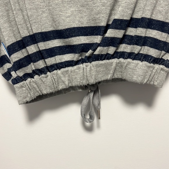 Great condition Adidas cinched bottom sweater in xs - Picture 3 of 6